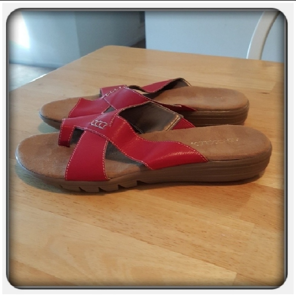 NWOB Woman's Red Genuine Leather Aerosole Sandals